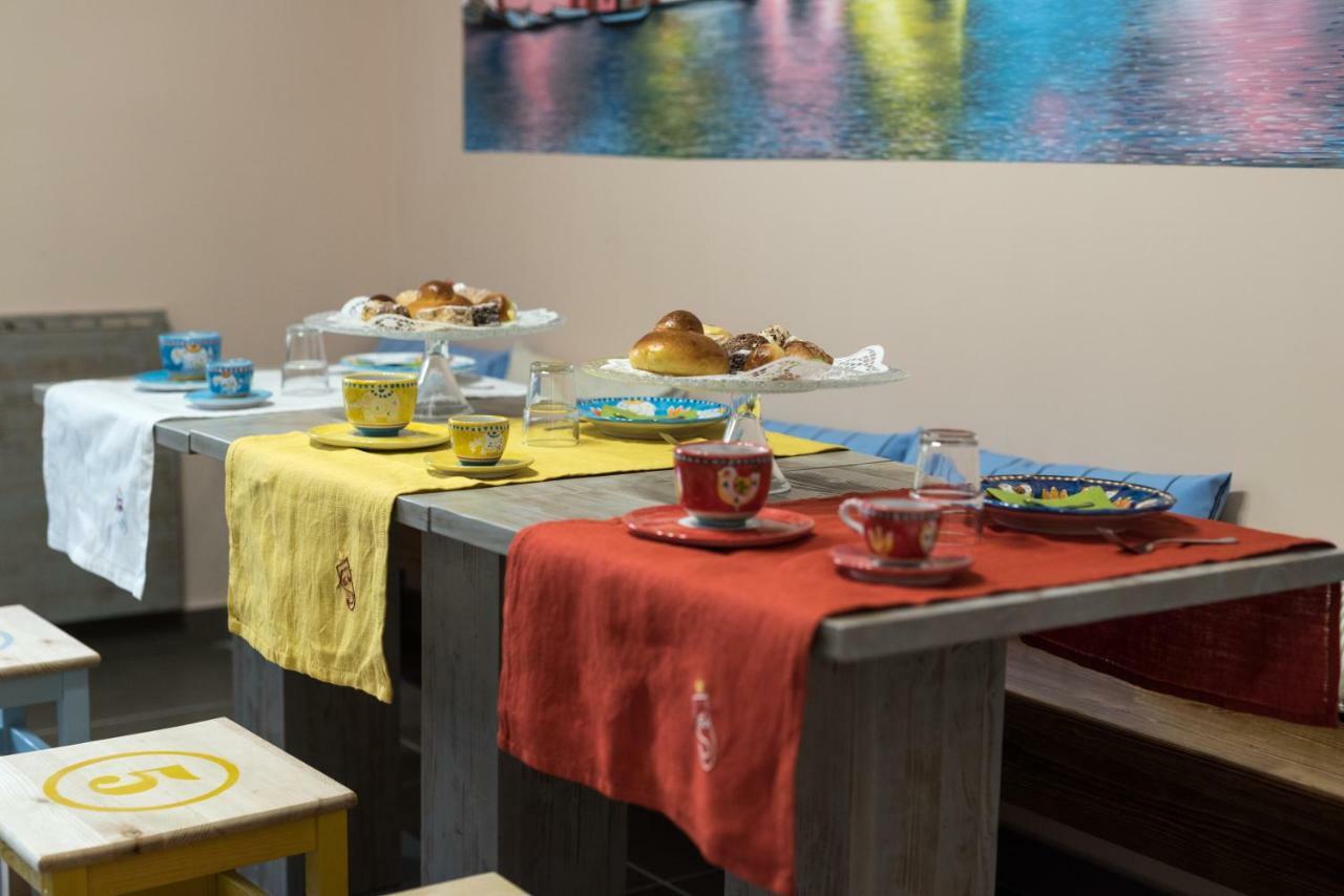 Bed And Breakfast Via Toledo 156 Napels Buitenkant foto